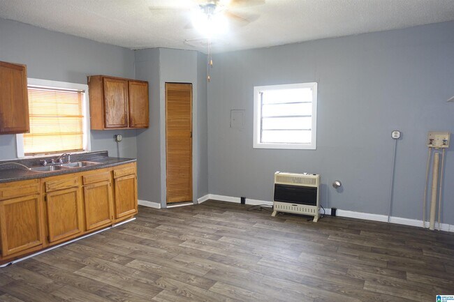 Building Photo - 3718 Charles St