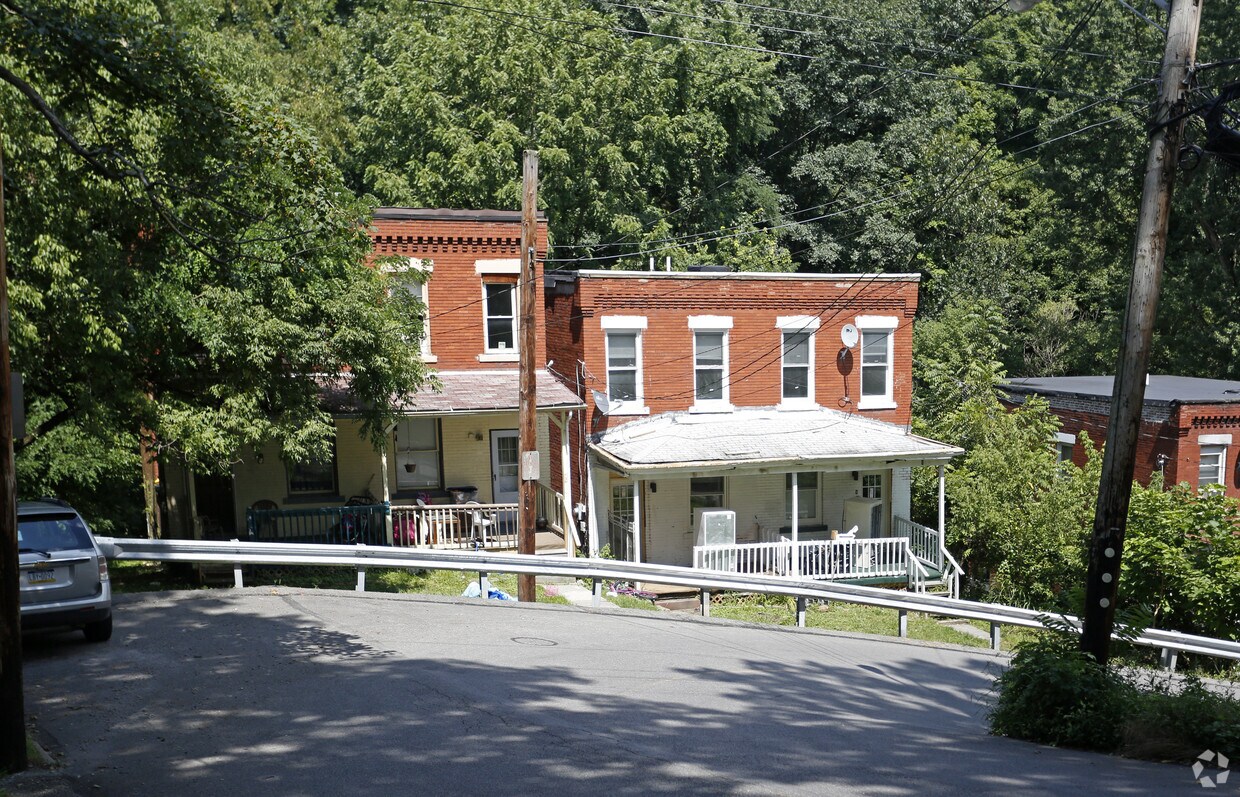 Primary Photo - Balsam St Apartments