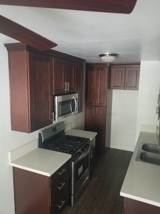 Building Photo - Chateau Sycamore Apartments
