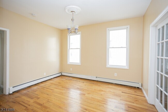 Building Photo - 179 Dewey St