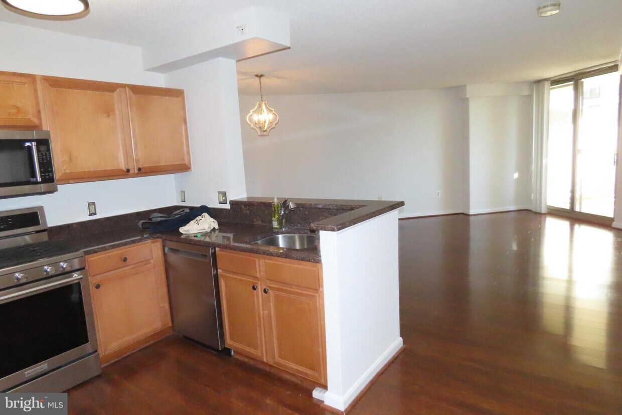 7111 Woodmont Ave Unit 604, Bethesda, MD 20815 Room for Rent in Bethesda, MD