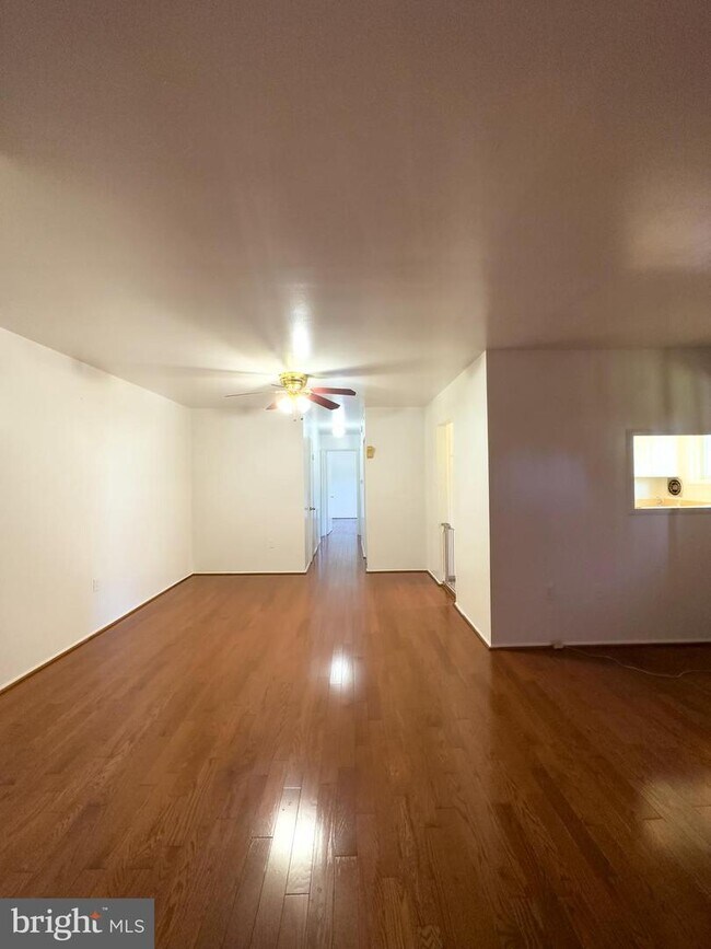 Foto del edificio - 11326 Cherry Hill Rd