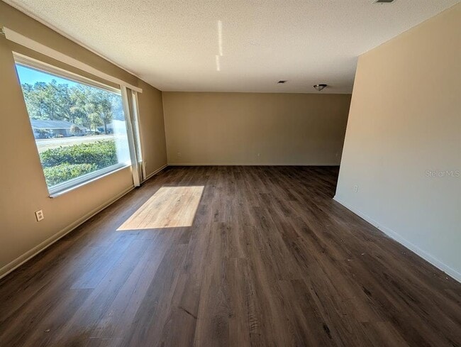 Building Photo - 149 SW Blueberry Pl