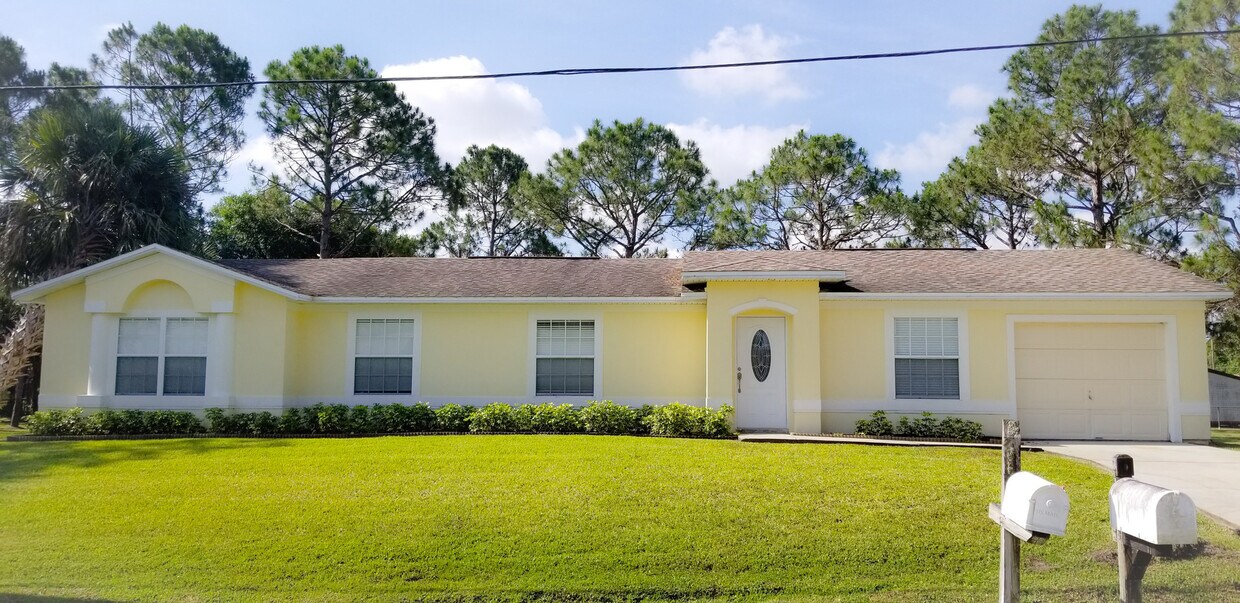 Primary Photo - Charming 3 bed 2 bath house in Palm Bay