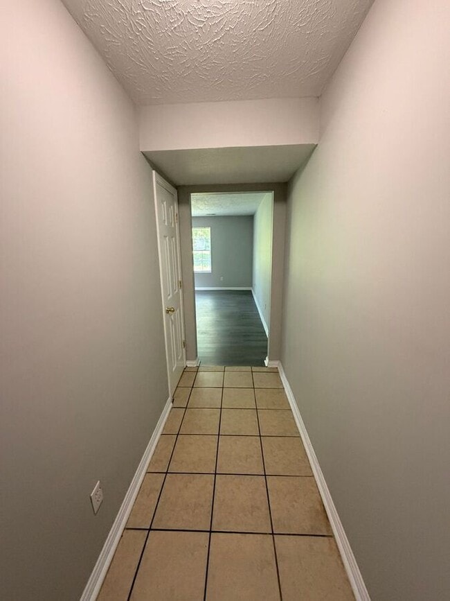 Photo - 921 Altamont Ct Apartment