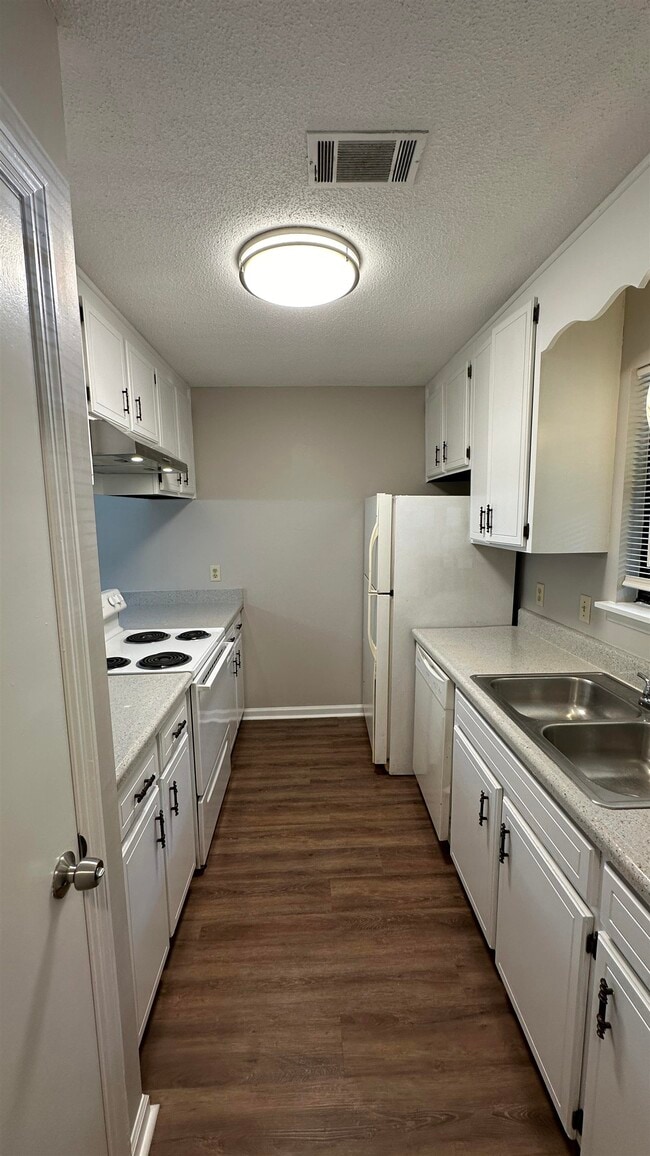 Foto del edificio - 2496 Southwood Plantation Rd