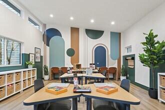 Building Photo - Skyview 3322