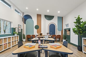 Building Photo - Skyview 3322