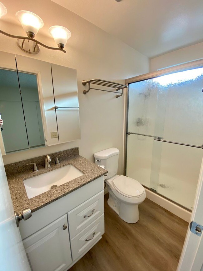 Building Photo - Beautifully Remodeled 2-Bedroom, 2-Bath Co...