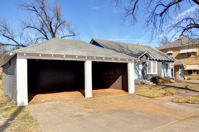 Building Photo - 804 West Lowden Street