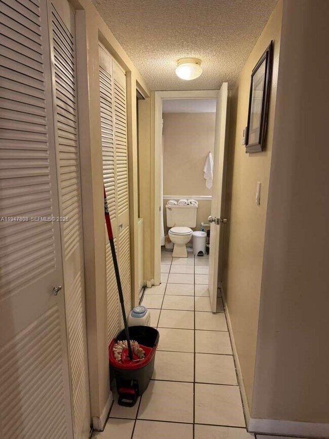 Building Photo - 6031 Shaker Wood Cir