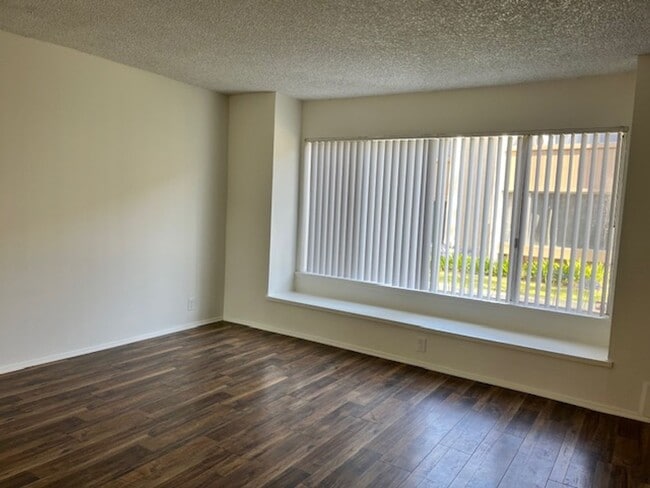 Building Photo - Todd Ranch Condo