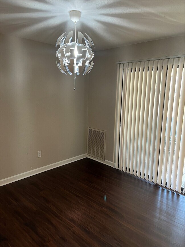 Foto del edificio - 6735 Blue Ridge Dr