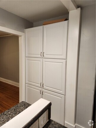 Building Photo - 110 Elmdorf Ave