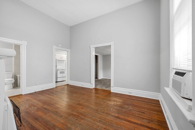 Building Photo - 123 Marion St