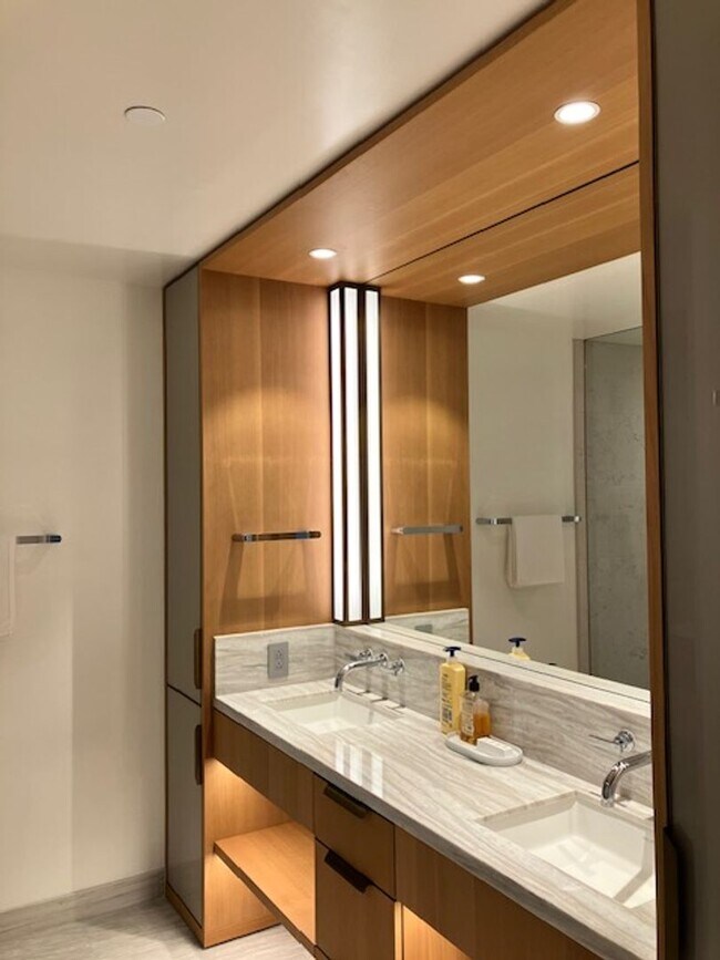 Foto del edificio - $8,400–1100 Ala Moana Blvd, VICTORIA PLACE...