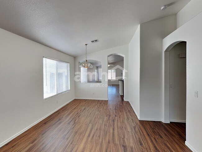 Foto del edificio - 2037 N 107th Dr