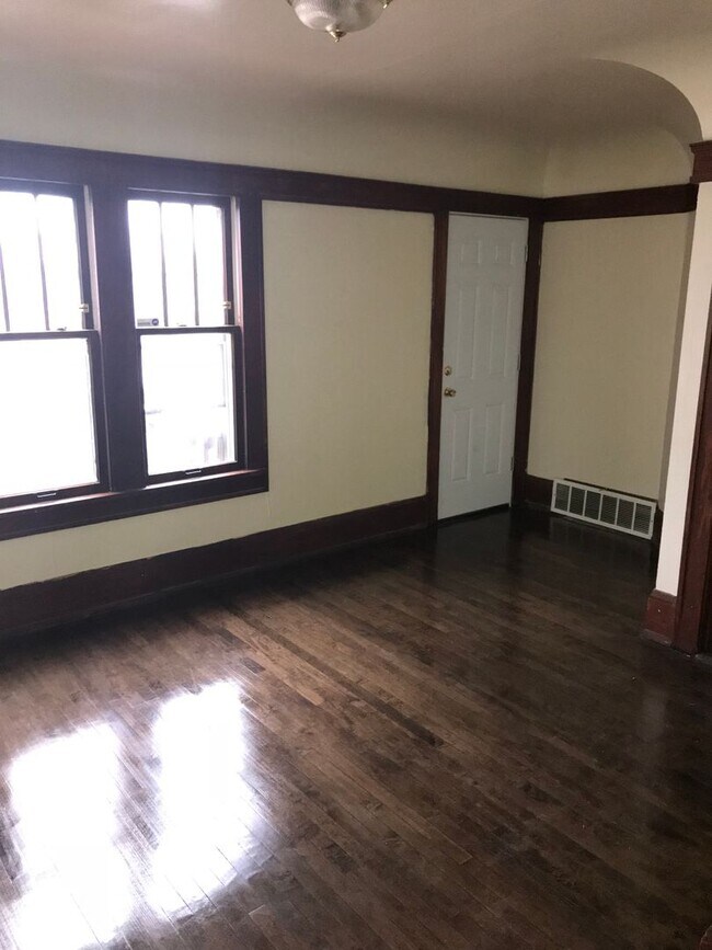 3716 W Roberts St Unit 3718, Milwaukee, WI 53208 Room for Rent in
