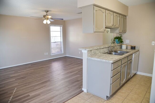 Foto del edificio - Upgraded duplex on TAMU bus route