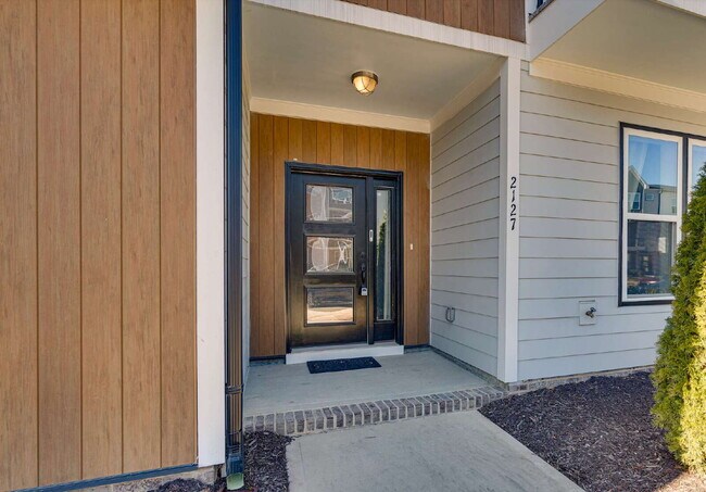 Foto del edificio - Spacious 4-Bedroom Townhome in Wendell Falls