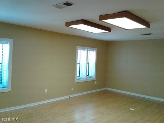 Building Photo - Studio, 1 bath Apartment - 214 S Center St