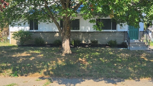 Foto del edificio - Charming 3-Bedroom Ranch in North Linden