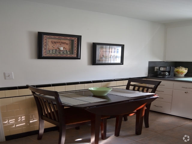 Comedor - The Residences at Garden City