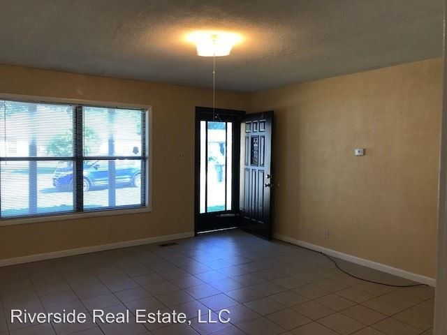 Building Photo - 3 br, 1 bath House - 706 Saint Barbara Ln