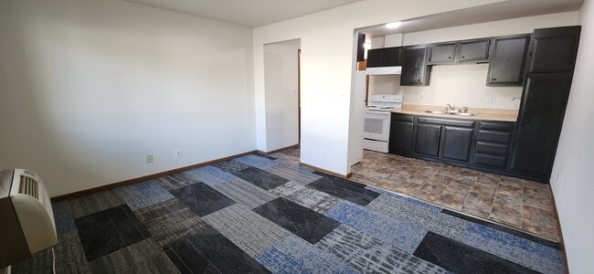 Building Photo - 926 17th St S