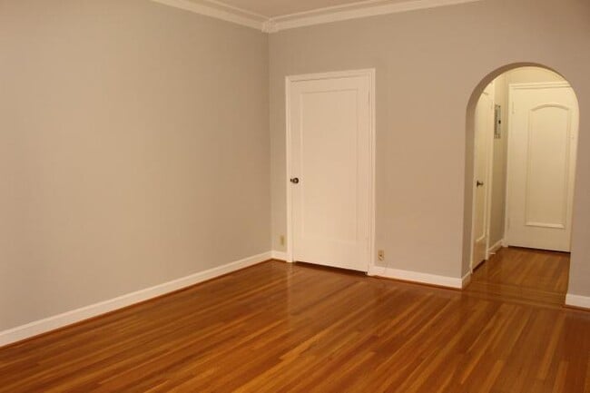 Building Photo - bedroom in San Francisco CA 94109