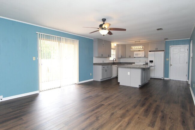 Foto del edificio - Beautiful 3BR Home in North Hill – Special: ½ Off Deposit for Active-Duty Military!