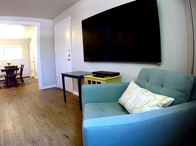 Foto del edificio - Updated 2BD, 1BA Apartment, Walking Distan...