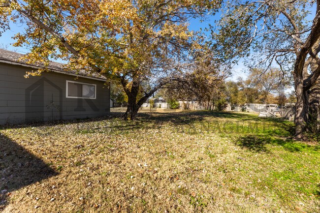 Building Photo - 1823 S Hiram St