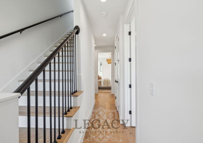 Building Photo - 1019 12th Ave N