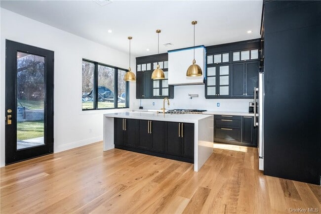 Building Photo - 23 Poplar St