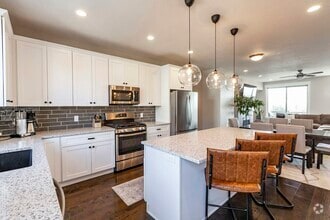Building Photo - 10414 S Sage Canal Way