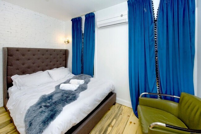 Foto del edificio - 2 & 3 Bedroom Units in the Dwight Street H...