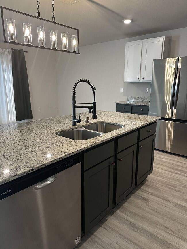 Building Photo - "Spacious 4-Bedroom Gem with 2.5 Baths in ...