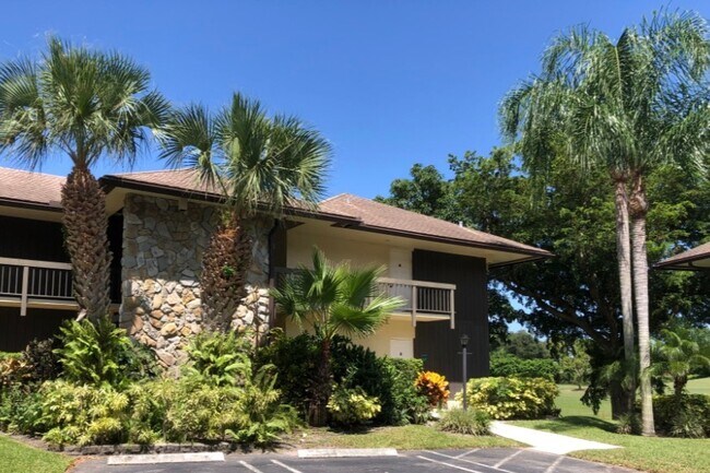 Foto del edificio - 451 Greensward Ln