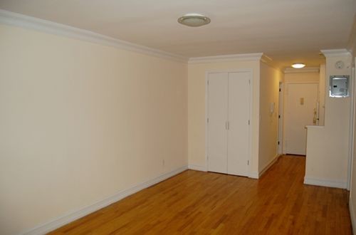 Foto principal - 237 E 36th St