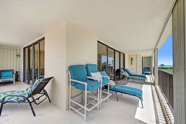 Foto del edificio - Experience coastal living at its finest in...