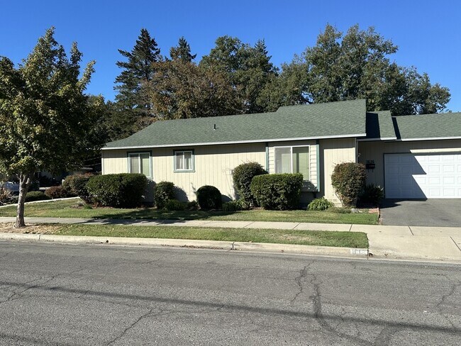 Building Photo - 1616 SW K St