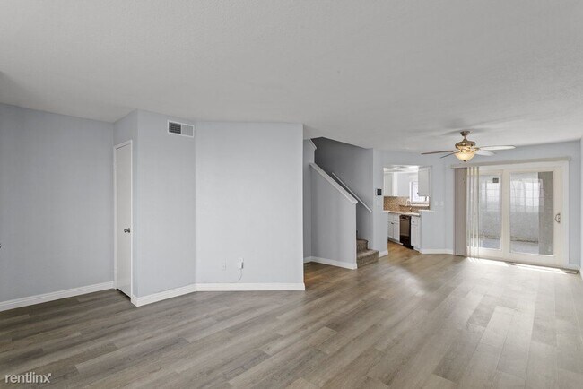 Foto del edificio - 2 br, 2.5 bath Townhome - 178 West Walnut ...
