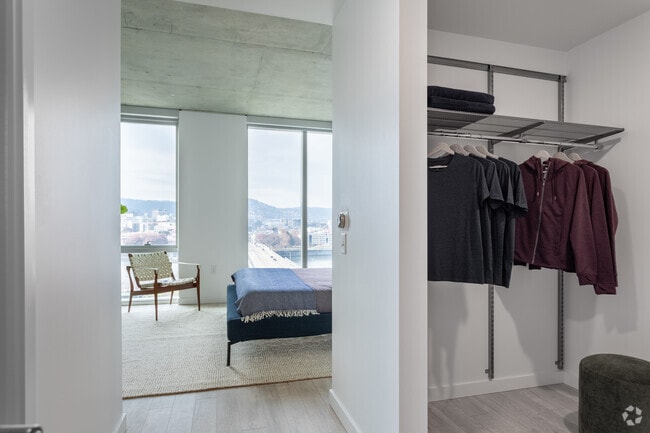 2BR, 2BA - 1,148 SF - 5MLK