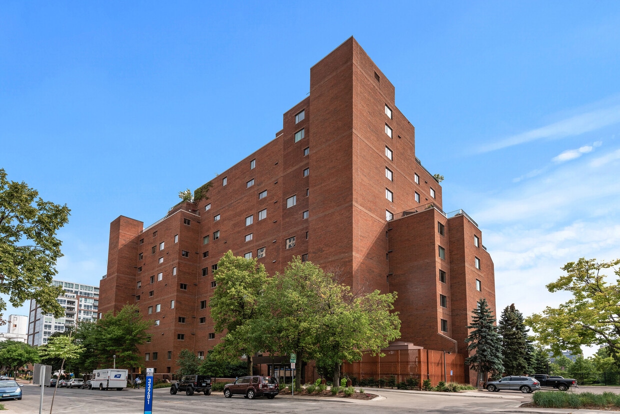 100 2nd St SE Unit 203, Minneapolis, MN 55414 Condo for Rent in