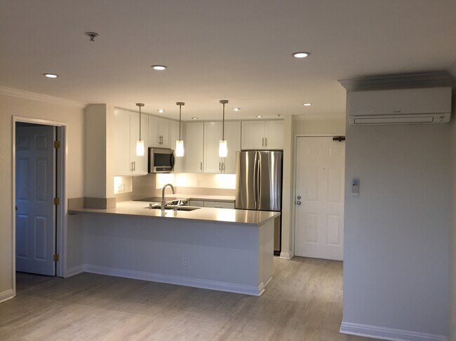 Kitchen Counter & lighting - 8889 Caminito Plaza Centro