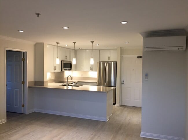 Kitchen Counter & lighting - 8889 Caminito Plaza Centro