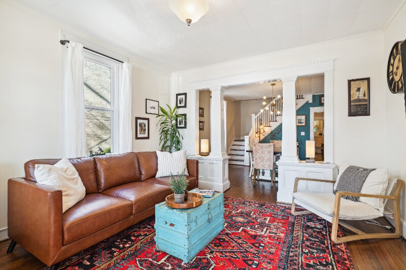 Primary Photo - 323 W 7th St