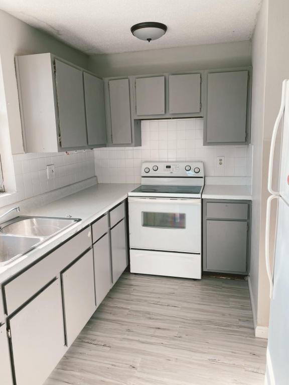 Building Photo - 3220 Missouri Place, Joplin, MO 64804
