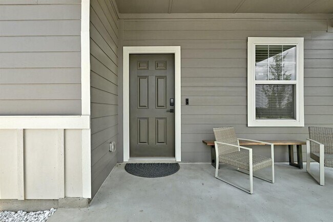 Building Photo - 215 Rubrum Rd